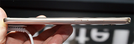 画像ギャラリー No.011のサムネイル画像 / Huaweiが誇るフラッグシップスマートフォン「Mate 10 Pro」ハンズオン。国内でも販売予定の6インチ級は大きいけれど持ちやすい