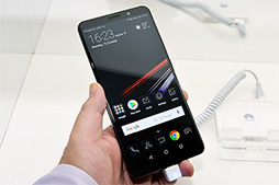 画像ギャラリー No.028のサムネイル画像 / Huaweiが誇るフラッグシップスマートフォン「Mate 10 Pro」ハンズオン。国内でも販売予定の6インチ級は大きいけれど持ちやすい