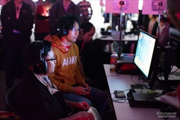 画像ギャラリー No.048のサムネイル画像 / ARCREVO WORLD TOUR日本予選「ARCREVO Japan 2018」フォトレポート。3タイトルの代表選手が決定したイベントの模様をお届け