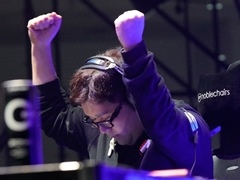 ��EVO Japan�ϡ�BLAZBLUE CROSS TAG BATTLE������ͥ���Ϥ褷��ȥ����ߥ󥰽�°�ץ���kubo���ꡣ���Τε�ͤ��ӥå������ȥ���״�