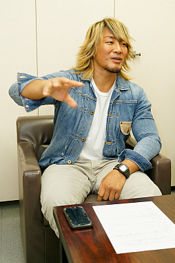 画像ギャラリー No.013のサムネイル画像 / プロレス会場はパワースポット。「共闘ことばRPG コトダマン」×新日本プロレスコラボの魅力などを棚橋弘至選手に聞いてみた