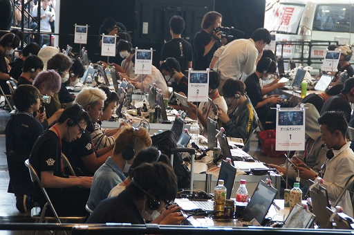 ���������꡼ No.024�Υ���ͥ������ / 100̾�Υ�����¶��Ԥ�ͥ���򤫤�����ä��ֹ����ư-Knives Out-�׸������ե饤�󥤥٥�ȡֹ���θ����������������ץ�ݡ���