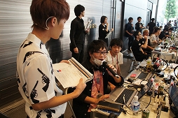 ���������꡼ No.036�Υ���ͥ������ / 100̾�Υ�����¶��Ԥ�ͥ���򤫤�����ä��ֹ����ư-Knives Out-�׸������ե饤�󥤥٥�ȡֹ���θ����������������ץ�ݡ���