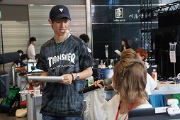 ���������꡼ No.037�Υ���ͥ������ / 100̾�Υ�����¶��Ԥ�ͥ���򤫤�����ä��ֹ����ư-Knives Out-�׸������ե饤�󥤥٥�ȡֹ���θ����������������ץ�ݡ���