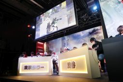 画像ギャラリー No.044のサムネイル画像 / 【PR】「荒野行動」の公式イベント「一周年感謝祭」が開催。オープニングアクトはワタナベマホトさんが所属する“quad4s(クアッドフォース)feat.ジェニー”