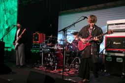 画像ギャラリー No.054のサムネイル画像 / 【PR】「荒野行動」の公式イベント「一周年感謝祭」が開催。オープニングアクトはワタナベマホトさんが所属する“quad4s(クアッドフォース)feat.ジェニー”