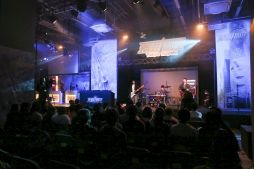 画像ギャラリー No.055のサムネイル画像 / 【PR】「荒野行動」の公式イベント「一周年感謝祭」が開催。オープニングアクトはワタナベマホトさんが所属する“quad4s(クアッドフォース)feat.ジェニー”