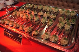 ���������꡼ No.004�Υ���ͥ������ / �饸������åȤ˿������¤���Υܥ������������ꡣ�ԼԤ����ˤ�����ⷫ�깭����줿��PUBG MOBILE��꡼����ǰ�ѡ��ƥ��פ��ݡ���