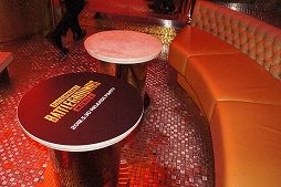 ���������꡼ No.007�Υ���ͥ������ / �饸������åȤ˿������¤���Υܥ������������ꡣ�ԼԤ����ˤ�����ⷫ�깭����줿��PUBG MOBILE��꡼����ǰ�ѡ��ƥ��פ��ݡ���