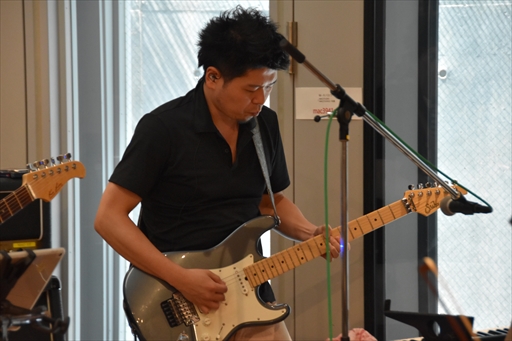 画像ギャラリー No.005のサムネイル画像 / 7月7日・8日公演「ロックマン30周年記念ライブ」のリハーサルをレポート。アレンジを担当した岩垂さんと上倉さんにライブへの意気込みを聞いた