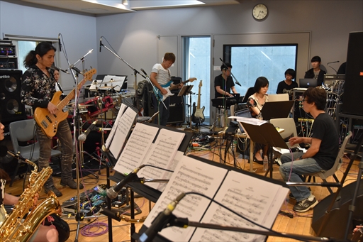 画像ギャラリー No.015のサムネイル画像 / 7月7日・8日公演「ロックマン30周年記念ライブ」のリハーサルをレポート。アレンジを担当した岩垂さんと上倉さんにライブへの意気込みを聞いた