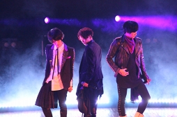 画像ギャラリー No.003のサムネイル画像 / 熱いライブと爆笑トーク&ゲーム最新情報も。“『Readyyy!』ゴー☆ルドステージ Vol.4 〜僕ら、夏の太陽より熱くおもてなしします!〜”イベントレポート