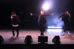 画像ギャラリー No.014のサムネイル画像 / 熱いライブと爆笑トーク&ゲーム最新情報も。“『Readyyy!』ゴー☆ルドステージ Vol.4 〜僕ら、夏の太陽より熱くおもてなしします!〜”イベントレポート