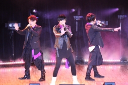 画像ギャラリー No.015のサムネイル画像 / 熱いライブと爆笑トーク&ゲーム最新情報も。“『Readyyy!』ゴー☆ルドステージ Vol.4 〜僕ら、夏の太陽より熱くおもてなしします!〜”イベントレポート