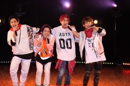 画像ギャラリー No.017のサムネイル画像 / 熱いライブと爆笑トーク&ゲーム最新情報も。“『Readyyy!』ゴー☆ルドステージ Vol.4 〜僕ら、夏の太陽より熱くおもてなしします!〜”イベントレポート