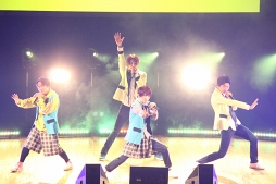 画像ギャラリー No.022のサムネイル画像 / 熱いライブと爆笑トーク&ゲーム最新情報も。“『Readyyy!』ゴー☆ルドステージ Vol.4 〜僕ら、夏の太陽より熱くおもてなしします!〜”イベントレポート