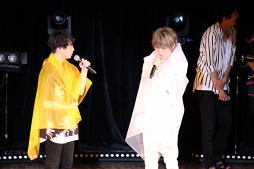 画像ギャラリー No.045のサムネイル画像 / 熱いライブと爆笑トーク&ゲーム最新情報も。“『Readyyy!』ゴー☆ルドステージ Vol.4 〜僕ら、夏の太陽より熱くおもてなしします!〜”イベントレポート