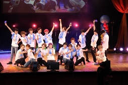 画像ギャラリー No.068のサムネイル画像 / 熱いライブと爆笑トーク&ゲーム最新情報も。“『Readyyy!』ゴー☆ルドステージ Vol.4 〜僕ら、夏の太陽より熱くおもてなしします!〜”イベントレポート