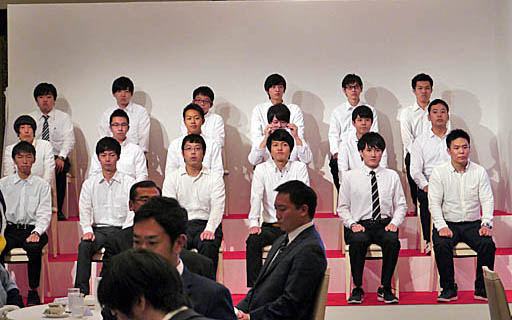 画像ギャラリー No.003のサムネイル画像 / 「パワプロ」のeスポーツ選手達がリアル12球団の旗を背負って戦う。eBASEBALL パワプロ・プロリーグの「eBASEBALLドラフト会議」をレポート