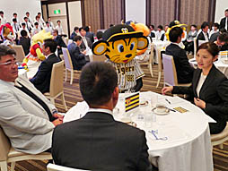 画像ギャラリー No.004のサムネイル画像 / 「パワプロ」のeスポーツ選手達がリアル12球団の旗を背負って戦う。eBASEBALL パワプロ・プロリーグの「eBASEBALLドラフト会議」をレポート