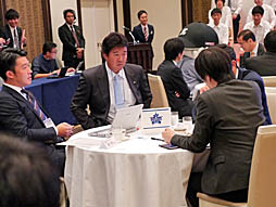 画像ギャラリー No.005のサムネイル画像 / 「パワプロ」のeスポーツ選手達がリアル12球団の旗を背負って戦う。eBASEBALL パワプロ・プロリーグの「eBASEBALLドラフト会議」をレポート