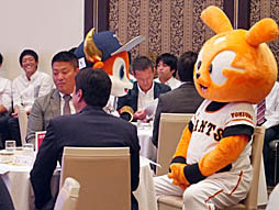 画像ギャラリー No.010のサムネイル画像 / 「パワプロ」のeスポーツ選手達がリアル12球団の旗を背負って戦う。eBASEBALL パワプロ・プロリーグの「eBASEBALLドラフト会議」をレポート