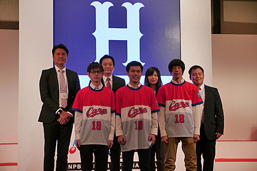 画像ギャラリー No.016のサムネイル画像 / 「パワプロ」のeスポーツ選手達がリアル12球団の旗を背負って戦う。eBASEBALL パワプロ・プロリーグの「eBASEBALLドラフト会議」をレポート