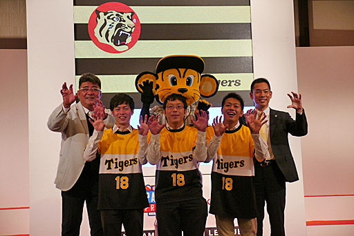 画像ギャラリー No.017のサムネイル画像 / 「パワプロ」のeスポーツ選手達がリアル12球団の旗を背負って戦う。eBASEBALL パワプロ・プロリーグの「eBASEBALLドラフト会議」をレポート