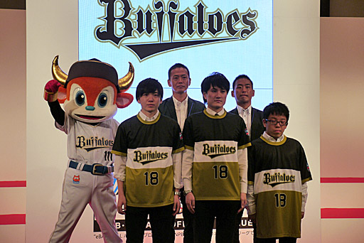 画像ギャラリー No.025のサムネイル画像 / 「パワプロ」のeスポーツ選手達がリアル12球団の旗を背負って戦う。eBASEBALL パワプロ・プロリーグの「eBASEBALLドラフト会議」をレポート