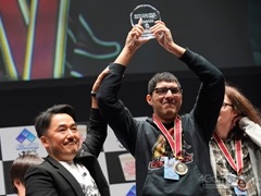 ��EVO Japan�ϡ֥����륭���С�VI������ͥ���ϥ���ꥫ��Bluegod���ꡣ���ܤΤ�äȤ������2���Ǥ��ˤꡤ�����αɸ����ˤ���