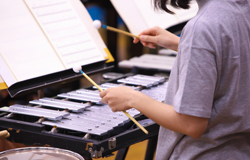 画像ギャラリー No.006のサムネイル画像 / 「ドルフロ」人形×彼岸花のリハーサルを見て――8月8日はオーケストラコンサートでもいかが?