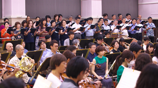 画像ギャラリー No.011のサムネイル画像 / 「ドルフロ」人形×彼岸花のリハーサルを見て――8月8日はオーケストラコンサートでもいかが?