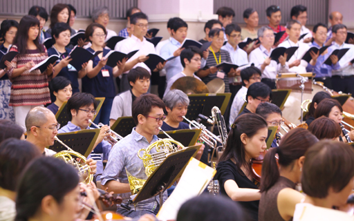 画像ギャラリー No.014のサムネイル画像 / 「ドルフロ」人形×彼岸花のリハーサルを見て――8月8日はオーケストラコンサートでもいかが?