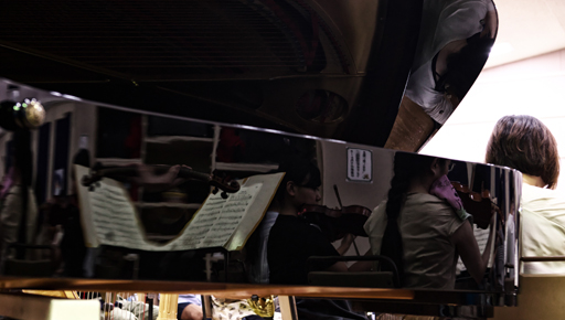 画像ギャラリー No.016のサムネイル画像 / 「ドルフロ」人形×彼岸花のリハーサルを見て――8月8日はオーケストラコンサートでもいかが?