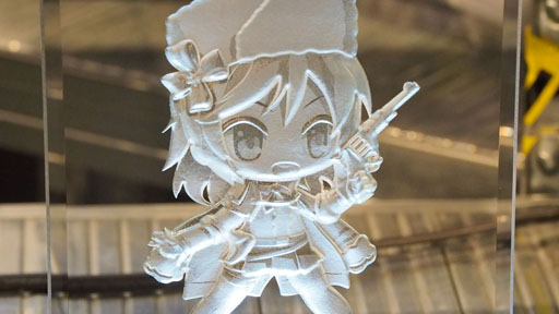 画像ギャラリー No.006のサムネイル画像 / 「ドルフロ」3周年ショップに一番乗り。100種類以上のアイテムのうち,おすすめは“UMP or ANの姉妹なかよしTシャツ”