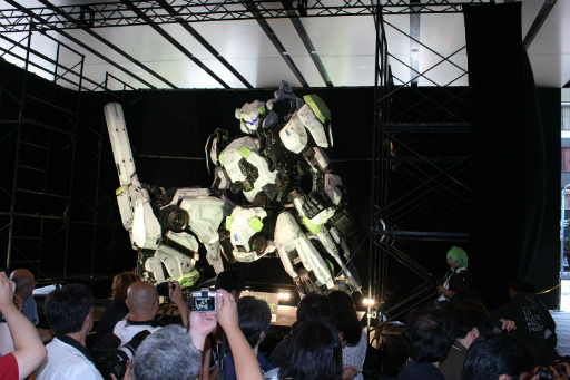 画像ギャラリー No.007のサムネイル画像 / PS4版「ボーダーブレイク」完成披露会が開催。全高5mの実物大プラモデル「輝星・空式」も公開に