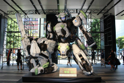 画像ギャラリー No.008のサムネイル画像 / PS4版「ボーダーブレイク」完成披露会が開催。全高5mの実物大プラモデル「輝星・空式」も公開に