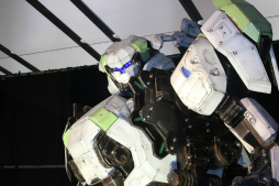 画像ギャラリー No.009のサムネイル画像 / PS4版「ボーダーブレイク」完成披露会が開催。全高5mの実物大プラモデル「輝星・空式」も公開に