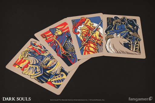 DARK SOULS」のトランプ＆ジークマイヤーぬいぐるみが本日発売。飾って