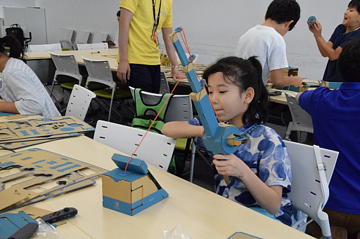 画像ギャラリー No.005のサムネイル画像 / 30人の小学生が新しい遊びの発明に挑戦! 「Nintendo Labo」を使うハッカソンの初日をレポート