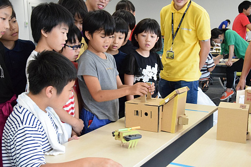 画像ギャラリー No.011のサムネイル画像 / 30人の小学生が新しい遊びの発明に挑戦! 「Nintendo Labo」を使うハッカソンの初日をレポート