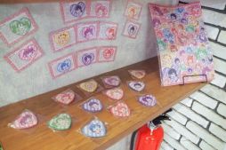 画像ギャラリー No.020のサムネイル画像 / 「プリティーシリーズ10周年×プリズムストーンカフェ」第4弾は“リングマリィinプリパラ”。12月3日から開催のコラボカフェを紹介