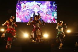 画像ギャラリー No.008のサムネイル画像 / ライブで紡ぐ,壮大な宇宙の旅「キラッとプリ☆チャン スペースシップアドベンチャー」。みらいとライブ初参加のさだめによるパフォーマンスも必見