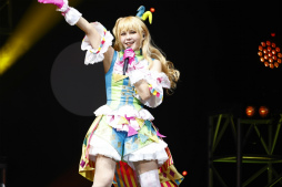 画像ギャラリー No.010のサムネイル画像 / ライブで紡ぐ,壮大な宇宙の旅「キラッとプリ☆チャン スペースシップアドベンチャー」。みらいとライブ初参加のさだめによるパフォーマンスも必見