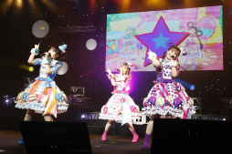 画像ギャラリー No.019のサムネイル画像 / ライブで紡ぐ,壮大な宇宙の旅「キラッとプリ☆チャン スペースシップアドベンチャー」。みらいとライブ初参加のさだめによるパフォーマンスも必見