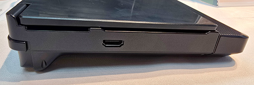 画像ギャラリー No.007のサムネイル画像 / 9インチ級の小型ゲーミングPC「GPD WIN Max 3」の実機を写真でチェック。小さいながらも充実したスペックでバッテリー交換もできる
