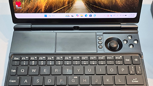 画像ギャラリー No.012のサムネイル画像 / 9インチ級の小型ゲーミングPC「GPD WIN Max 3」の実機を写真でチェック。小さいながらも充実したスペックでバッテリー交換もできる