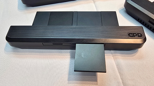 画像ギャラリー No.013のサムネイル画像 / 9インチ級の小型ゲーミングPC「GPD WIN Max 3」の実機を写真でチェック。小さいながらも充実したスペックでバッテリー交換もできる