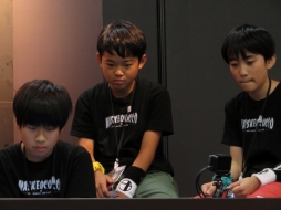 画像ギャラリー No.003のサムネイル画像 / 「第2回 全国小学生スマブラ大会 団体戦」「中高一貫 大乱闘学園」東京大会が開催。全国大会出場をかけた熱戦に沸いた決勝をレポート