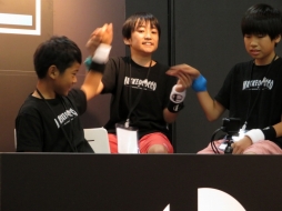 画像ギャラリー No.006のサムネイル画像 / 「第2回 全国小学生スマブラ大会 団体戦」「中高一貫 大乱闘学園」東京大会が開催。全国大会出場をかけた熱戦に沸いた決勝をレポート